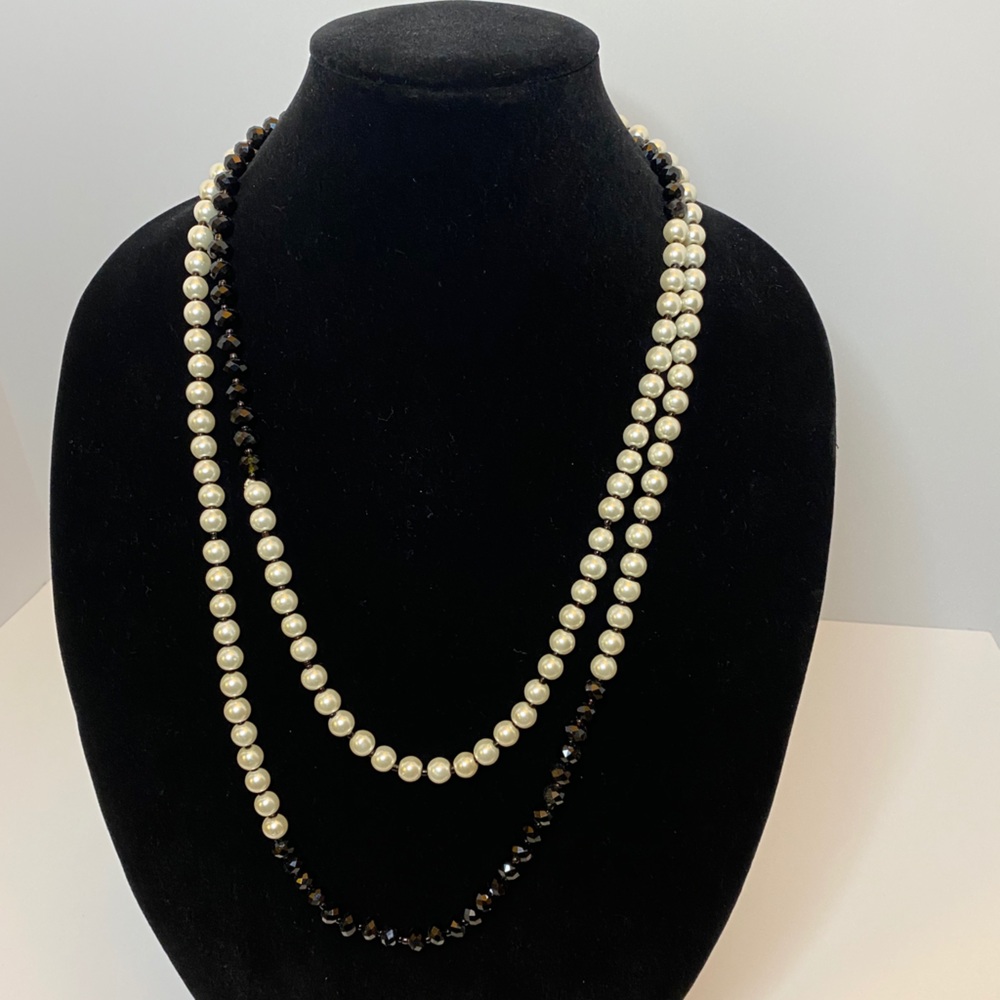 Long black and white necklace